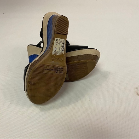 QUPID Black Platform Wedge Open Toe Sandals - Picture 5 of 5